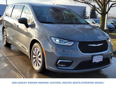 Used 2023 Chrysler Pacifica Touring-L