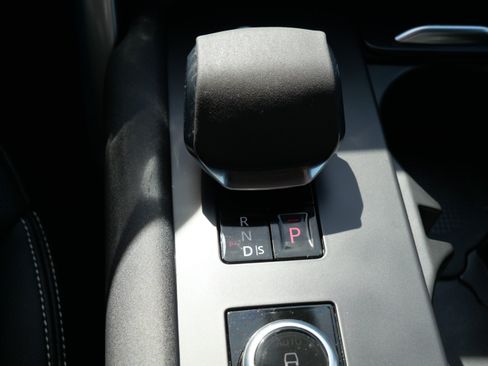 Used 2024 Land Rover Discovery Dynamic SE AWD/4WD image 21