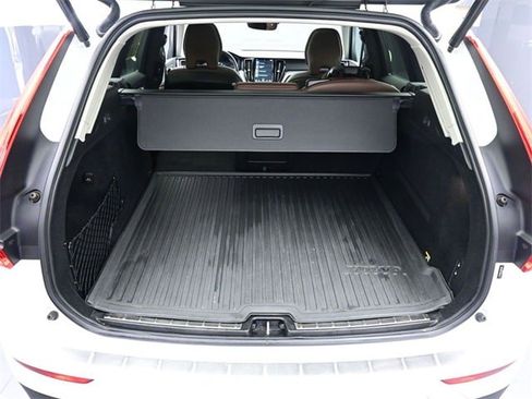 Used 2019 Volvo XC60 T5 Momentum w/ Premium Package image 24