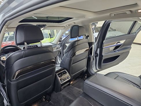 Used 2020 BMW 740i image 27