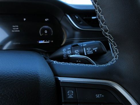 Used 2023 Jeep Grand Cherokee Limited w/ Black Appearance Package image 18