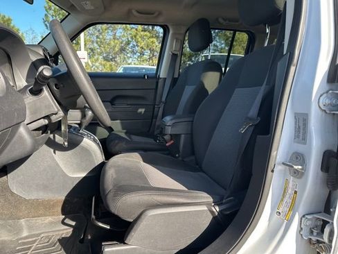 Used 2015 Jeep Patriot Sport image 15