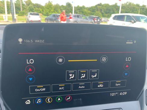 Used 2023 Chevrolet Blazer LT w/ Sound & Technology Package FWD image 23