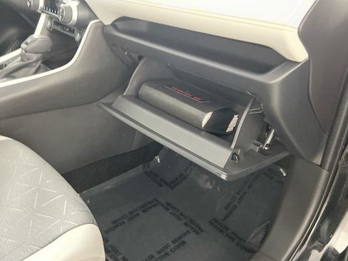 Used 2025 Toyota RAV4 XLE w/ Convenience Package FWD image 35