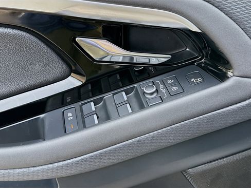 Used 2022 Land Rover Range Rover Evoque R-Dynamic S image 23