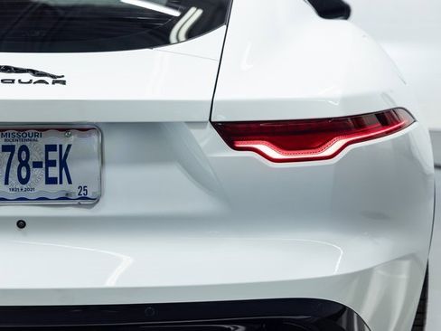 Used 2022 Jaguar F-TYPE R-Dynamic image 8
