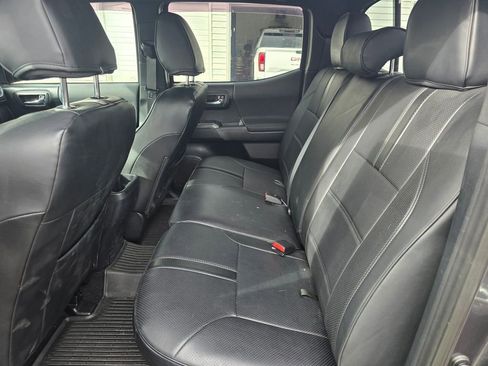 Used 2017 Toyota Tacoma TRD Off-Road w/ Tow Package image 50