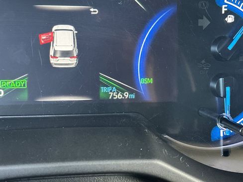 Certified 2024 Toyota RAV4 LE image 31