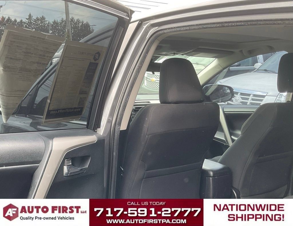 Used 2018 Toyota RAV4 XLE AWD/4WD image 6
