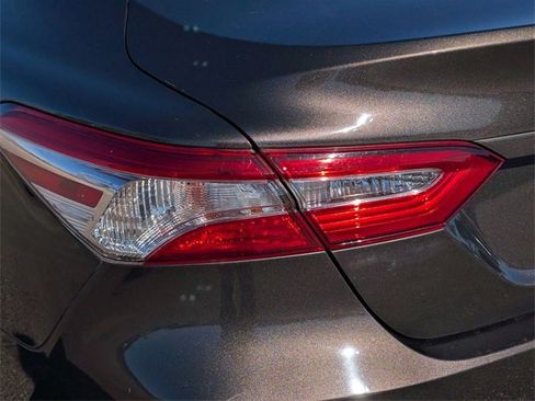 Used 2018 Toyota Camry LE image 17