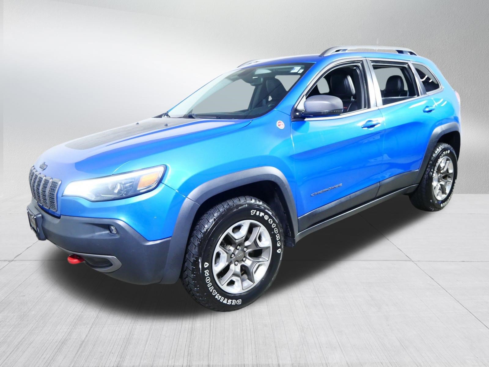 Used 2019 Jeep Cherokee Trailhawk w/ Cold Weather Group AWD/4WD image 3