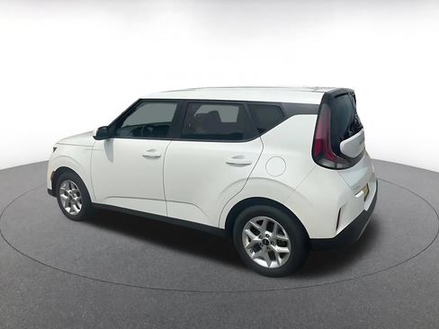 Used 2025 Kia Soul LX w/ LX Technology Package FWD image 9