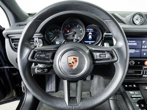 Certified 2025 Porsche Macan image 9