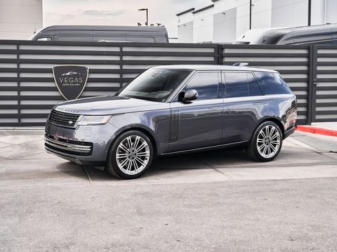 Used 2025 Land Rover Range Rover SE AWD/4WD image 5