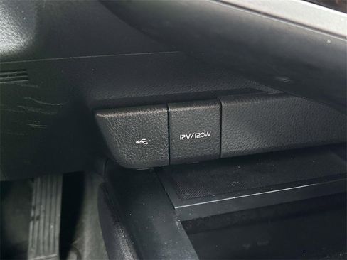 Used 2020 Toyota Camry SE image 30