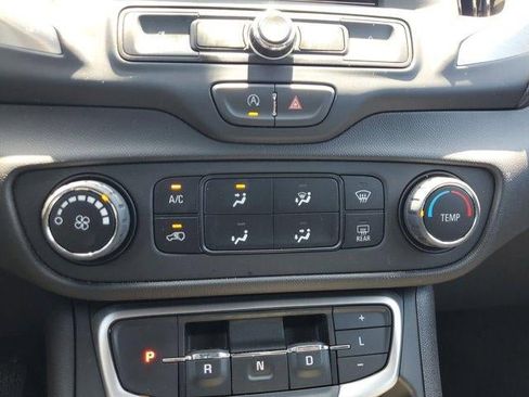 Used 2024 GMC Terrain SLE AWD/4WD image 25