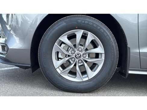 New 2026 Toyota Sienna XLE FWD image 35