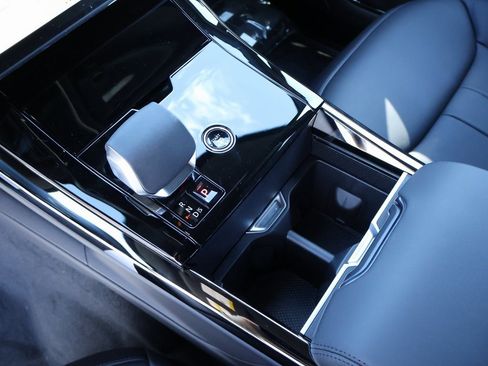 New 2025 Land Rover Range Rover Sport Dynamic SE image 37