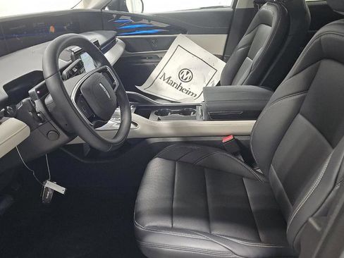 Used 2025 Lincoln Nautilus Premier AWD/4WD image 10
