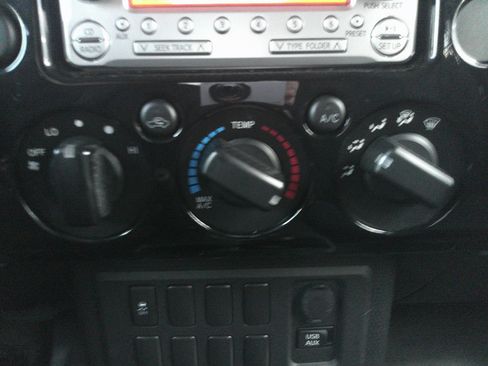 Used 2014 Toyota FJ Cruiser 4WD image 24