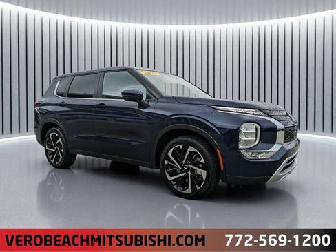 Used 2023 Mitsubishi Outlander SE FWD image 1