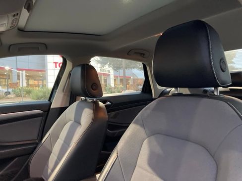 Used 2025 Volkswagen Jetta SE FWD image 9