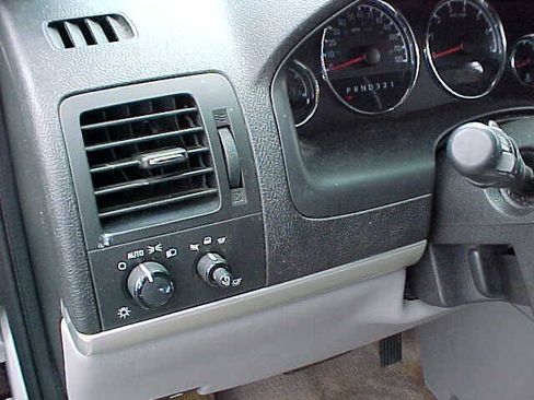 Used 2006 Chevrolet Uplander LS w/ Climate Package FWD image 21