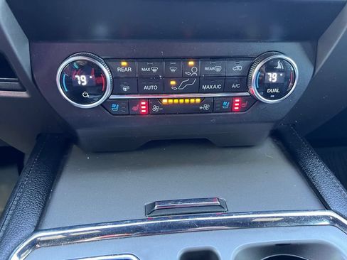 Used 2020 Ford Expedition XLT w/ Equipment Group 202A AWD/4WD image 37