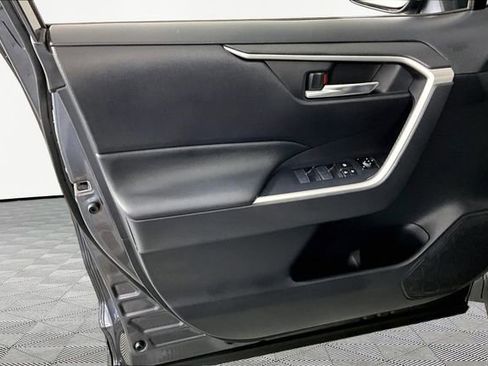 Used 2022 Toyota RAV4 XLE Premium image 19