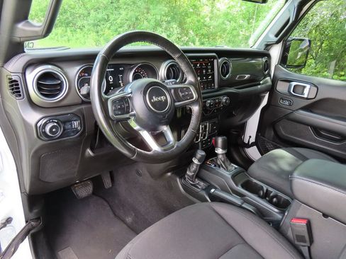 Used 2023 Jeep Wrangler Unlimited Sahara w/ Cold Weather Group AWD/4WD image 22