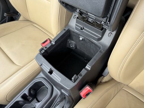 Used 2018 Jeep Wrangler Unlimited Rubicon w/ LED Lighting Group image 29