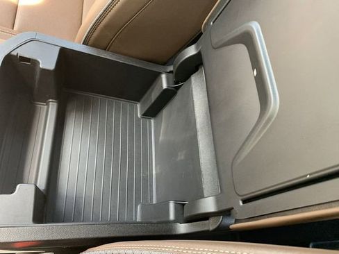 Used 2024 Chevrolet Suburban High Country image 26