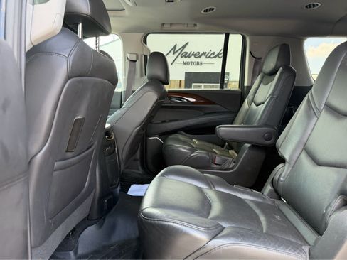 Used 2017 Cadillac Escalade ESV Luxury AWD/4WD image 5