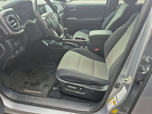 Used 2021 Toyota Tacoma TRD Off-Road image 14