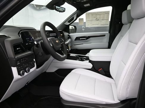 New 2026 Chevrolet Suburban Premier image 17