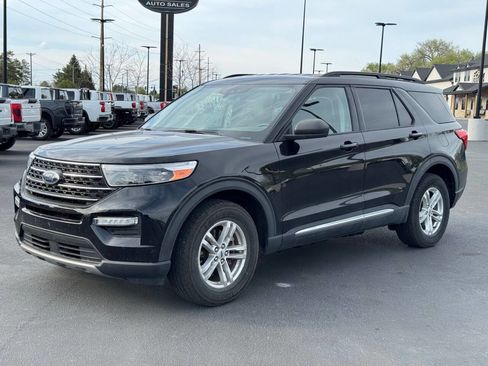 Used 2021 Ford Explorer XLT w/ Equipment Group 202A AWD/4WD image 13
