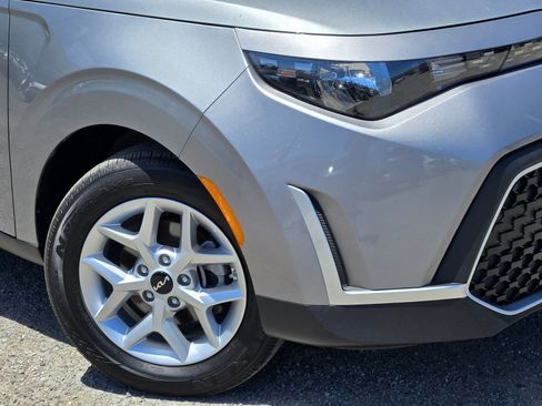 Certified 2025 Kia Soul LX w/ LX Technology Package FWD image 9