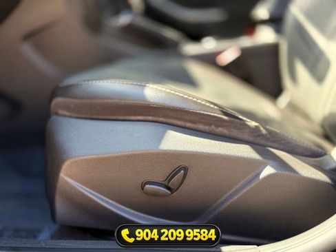 Used 2014 Ford Focus Titanium FWD image 11