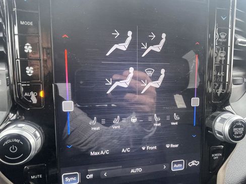 Used 2024 RAM 2500 Laramie image 13