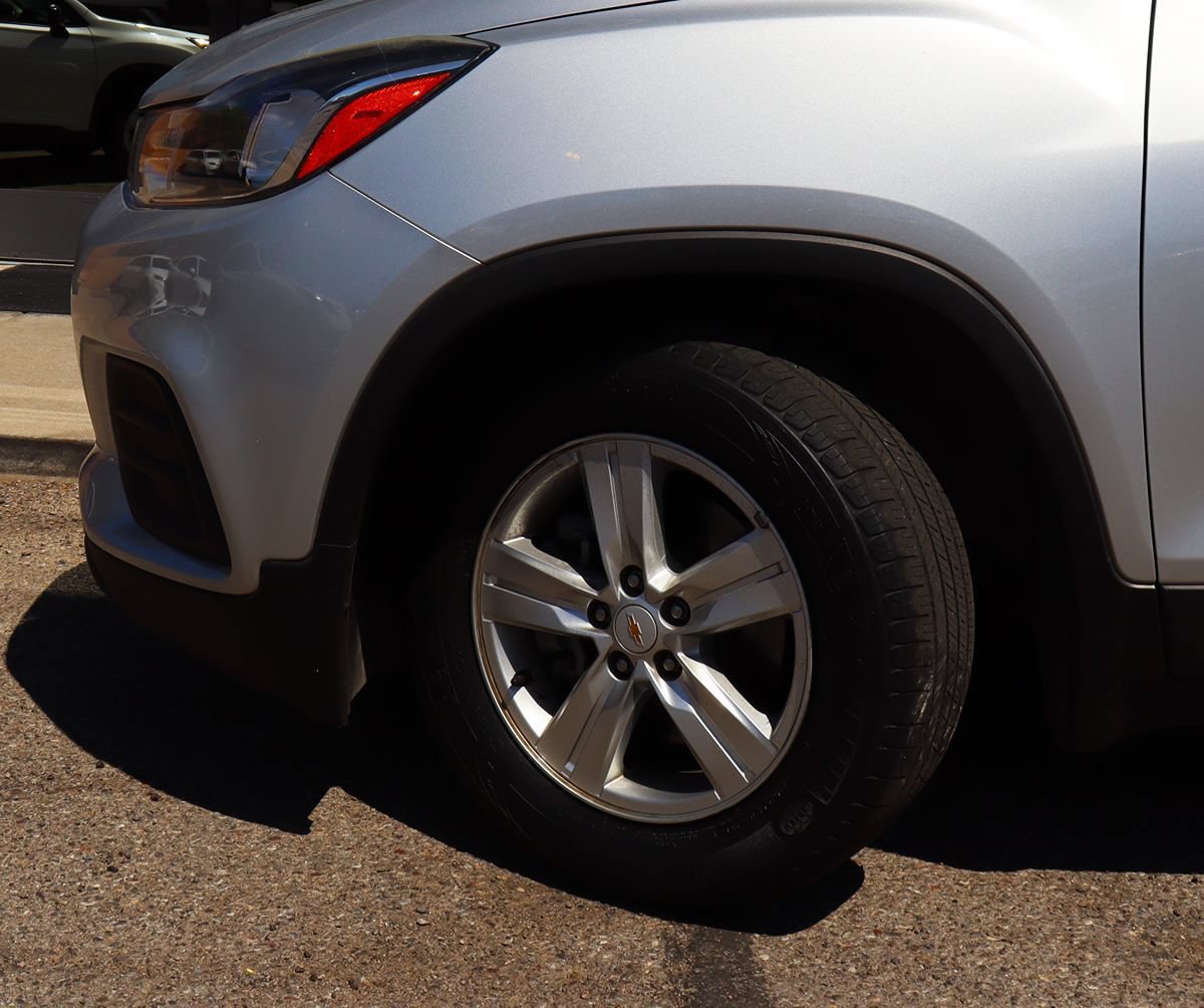 Used 2020 Chevrolet Trax LS w/ Tint and Cruise Package FWD image 5