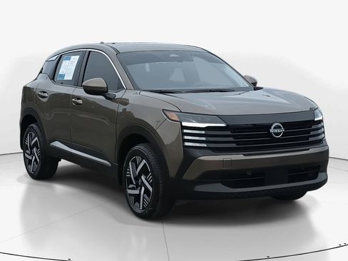 Used 2025 Nissan Kicks SV image 2