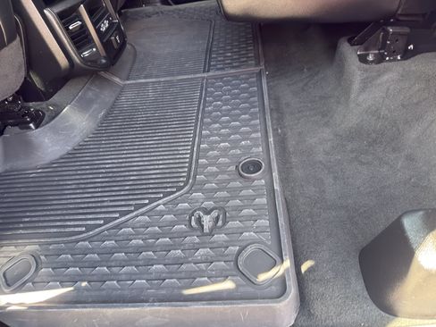 Used 2024 RAM 1500 Laramie AWD/4WD image 35