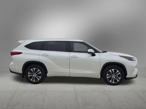 Used 2021 Toyota Highlander XLE FWD image 7