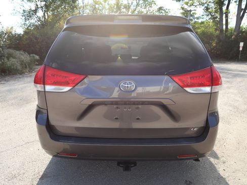 Used 2011 Toyota Sienna LE image 7