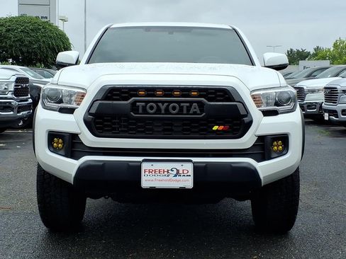 Used 2017 Toyota Tacoma TRD Off-Road w/ Tow Package (A/T) AWD/4WD image 2