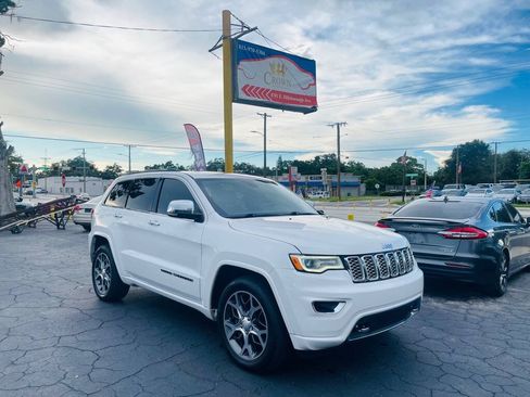 Used 2019 Jeep Grand Cherokee Overland RWD image 3