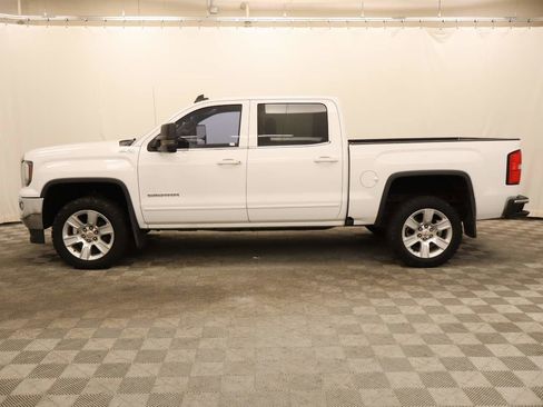Used 2017 GMC Sierra 1500 SLE w/ SLE Value Package AWD/4WD image 2
