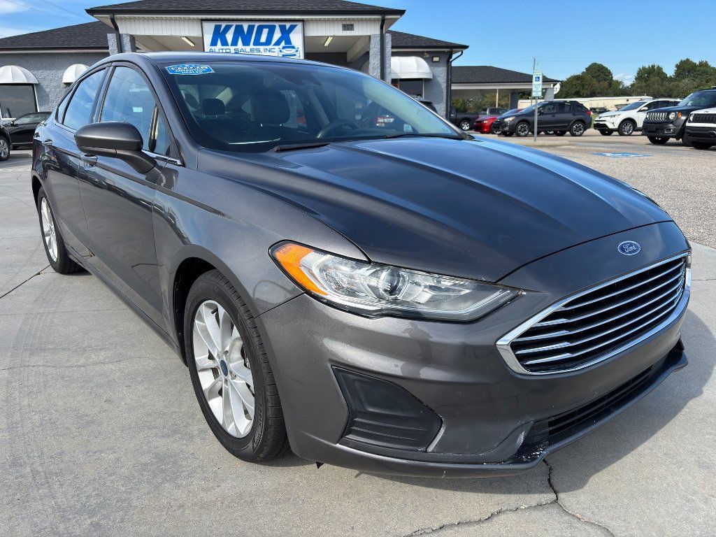 Used 2019 Ford Fusion SE FWD image 3