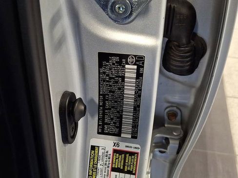 Used 2015 Toyota Corolla L FWD image 26
