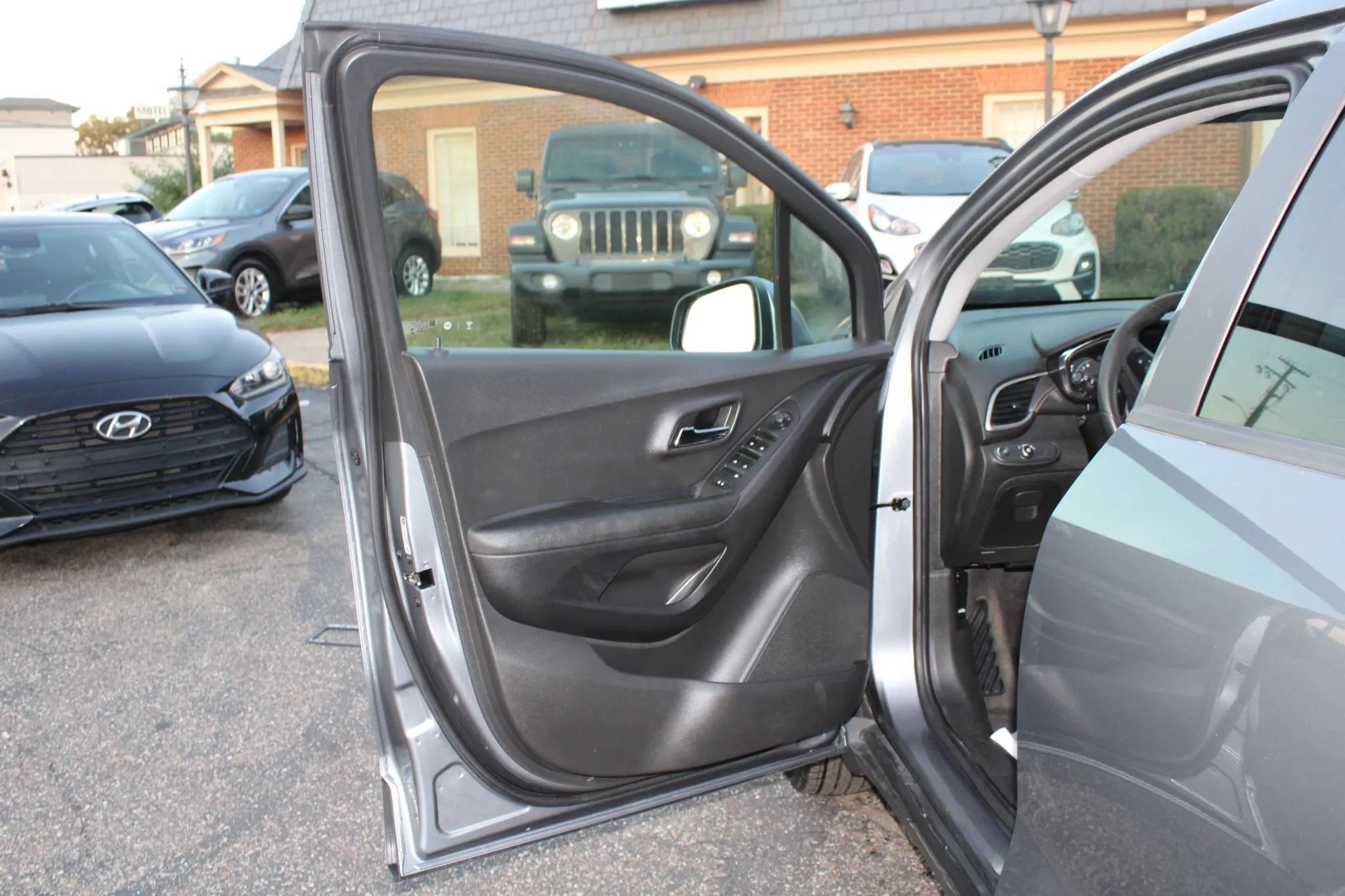 Used 2020 Chevrolet Trax LS w/ Tint and Cruise Package AWD/4WD image 9